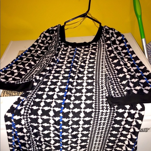 - Retro Chic Just Below the Knee Length Dress🦋 - Picture 9 of 9